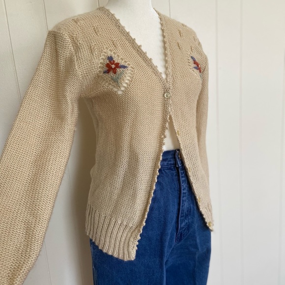 Vintage Beige Knit Cardigan w Flower Detail Small - Picture 8 of 11